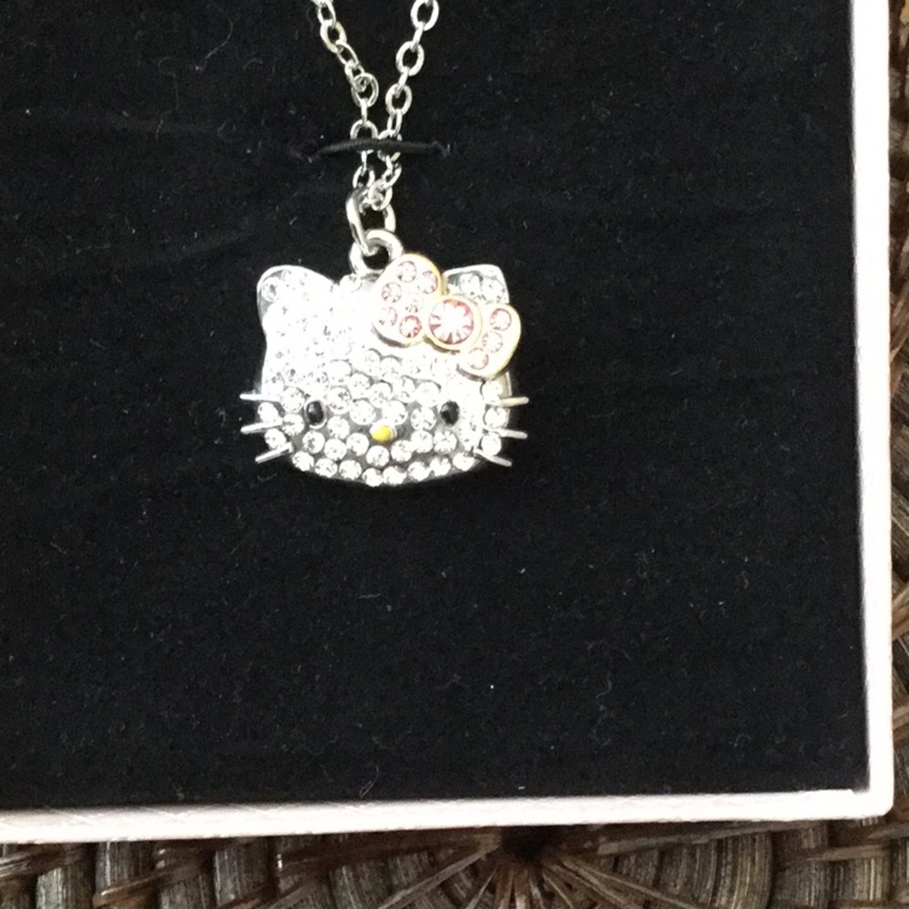 Hello Kitty necklace - Picture 2 of 3